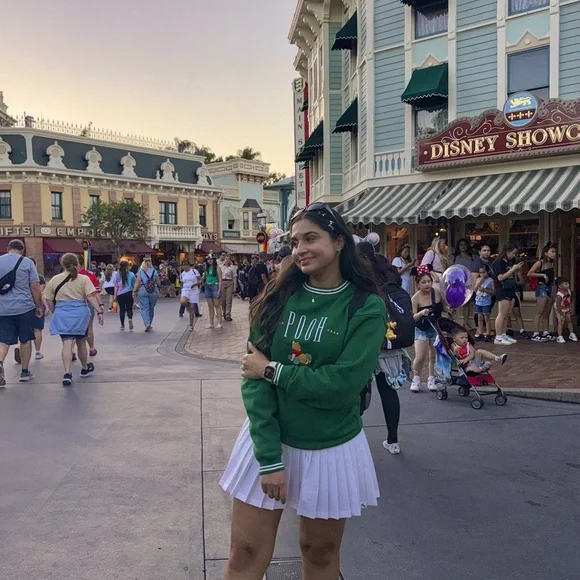 Disney Winnie The Pooh 90s Crewneck - Picture 2 of 3